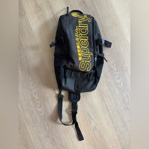 Superdry shoulder bag with 4 bonus items!